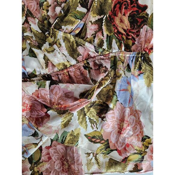 GUESS Women’s Size XL Floral Print Wrap Blouse Designer Fashion Chiffon - Picture 10 of 14